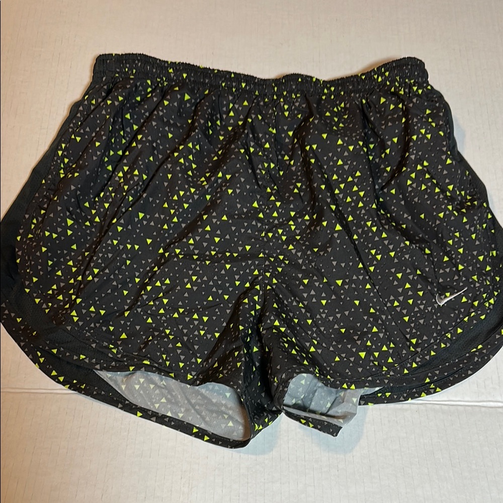 Nike Black and Green Athletic Shorts Lightweight Moisture-Wicking